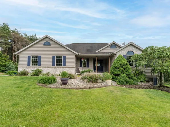 2124 Hilltop View Dr, Dorr, MI 49323