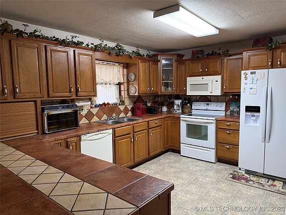 5th image of 61 Berry St