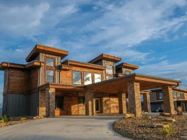 2328 Mimosa Dr, Sevierville, TN 37862