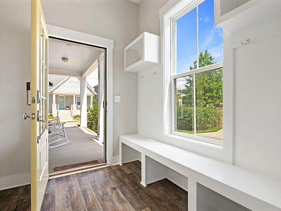 4th image of 233 Salt Cedar Ln