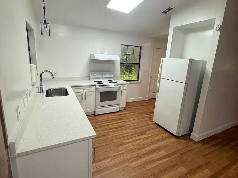 2230 Endsley Rd — Photo 10