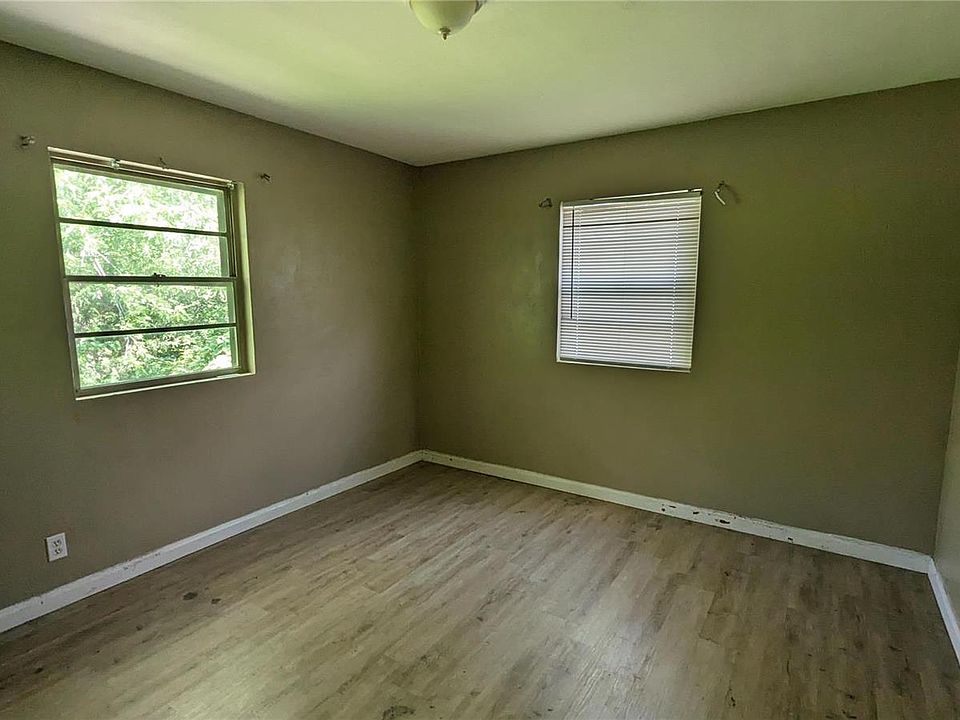 2nd image of 717 Beardsley Ct
