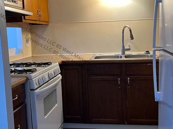 3rd image of 120 Leonard St NE APT 2