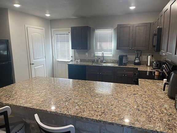 5th image of 146 Rocky Point Dr