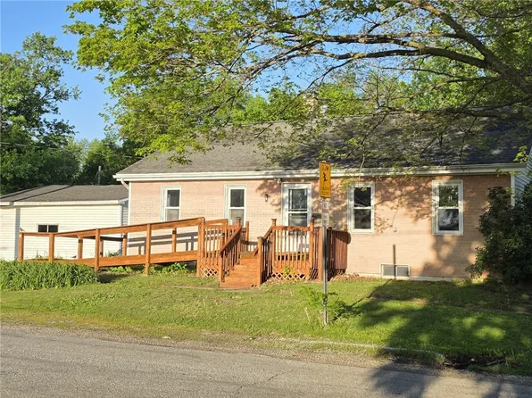 903 N Graham St, Sullivan, IL 61951