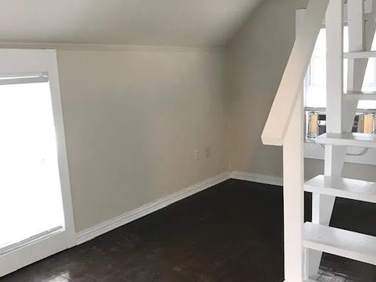 1906 Austin Ave — Photo 2