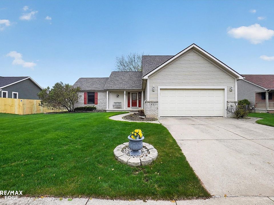 1st image of 819 Village Dr