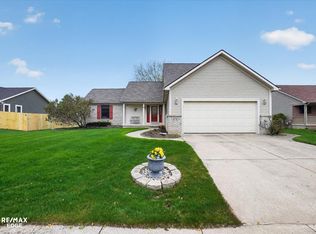 819 Village Dr, Davison, MI 48423