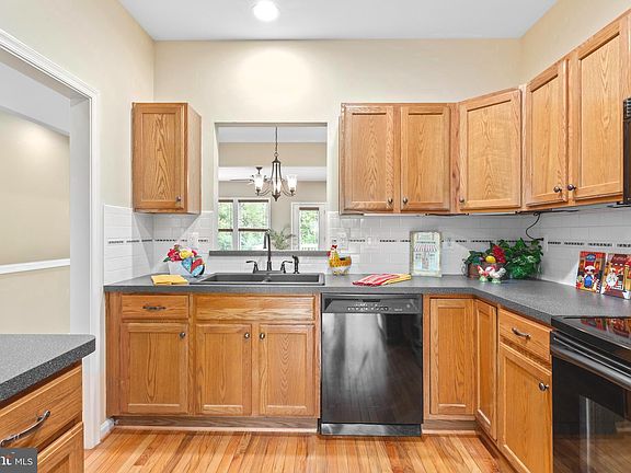 5th image of 70 Smithfield Way