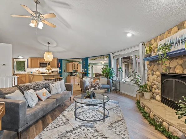 8228 Spring Lake Rd, Mounds View, MN 55112