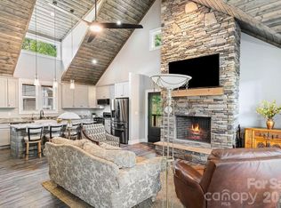 65 Sky Vista Ln, Hendersonville, NC 28792