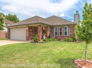 2413 W Twin Oaks St, Broken Arrow, OK 74011