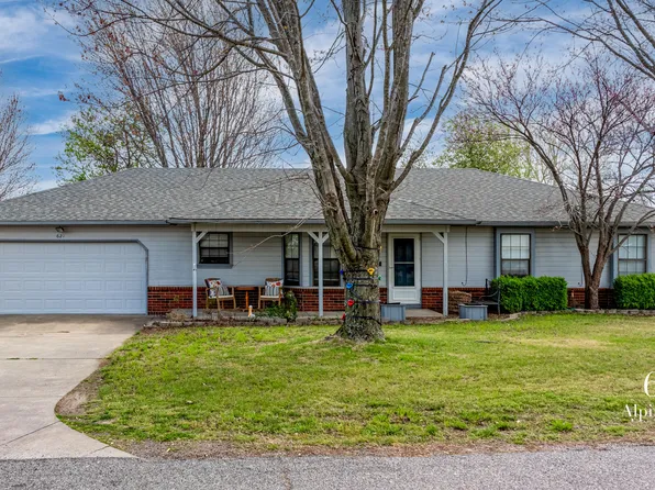 621 Alpine Dr, Grove, OK 74344