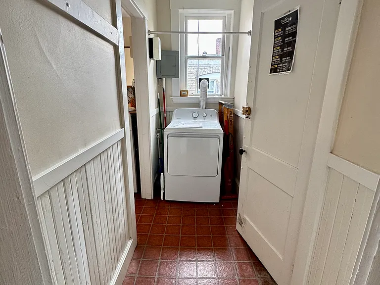 104 Strathmore Rd #3 — Photo 8