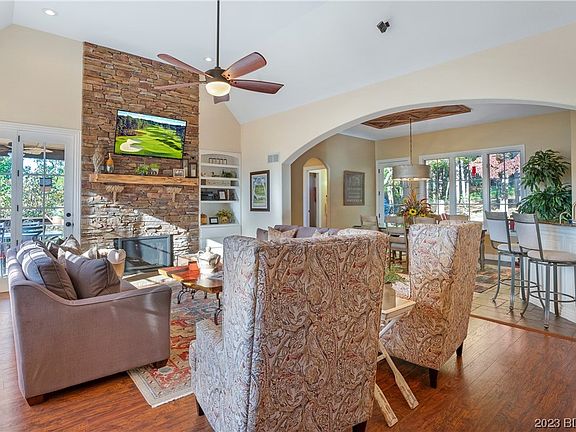 4th image of 49 Glenstone Dr