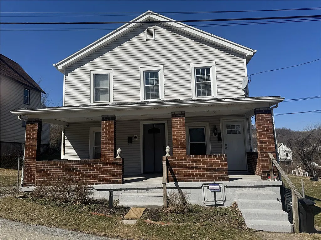 642 Irwin St photo 1