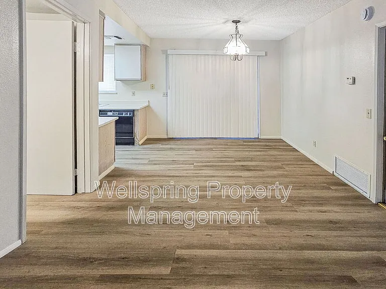 936 W Perdew Ave #A — Photo 4