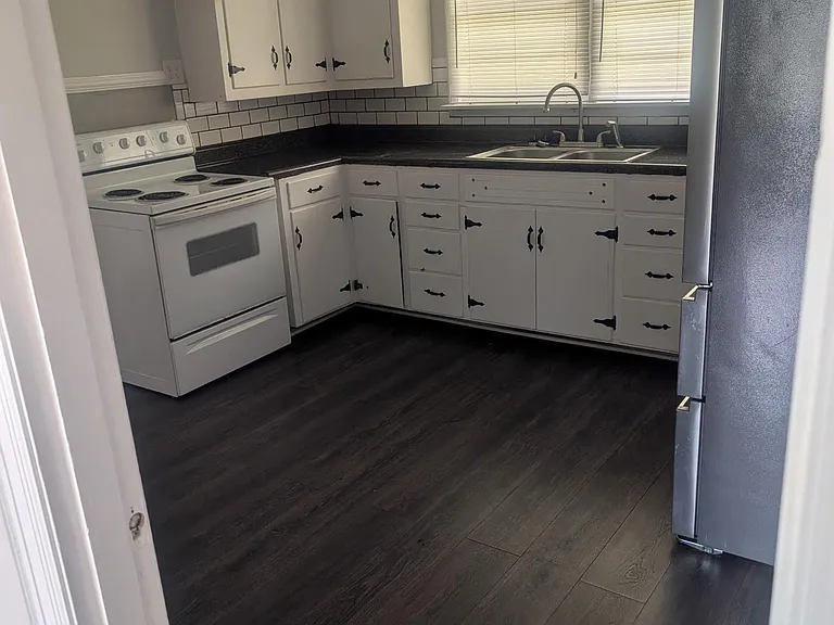 79 Lavern Dr — Photo 10