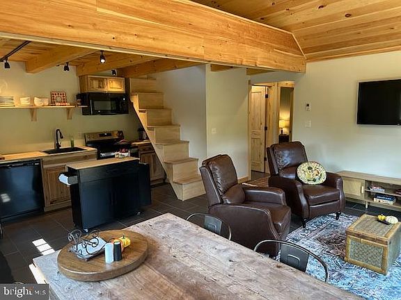 4th image of 789 Upper South Branch Rd