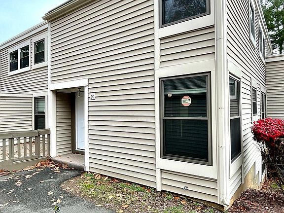 2nd image of 20 Stevens Pl