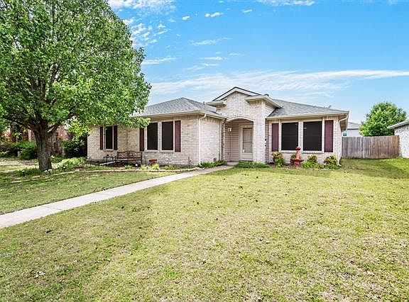 3rd image of 1403 Coral Reef Ln