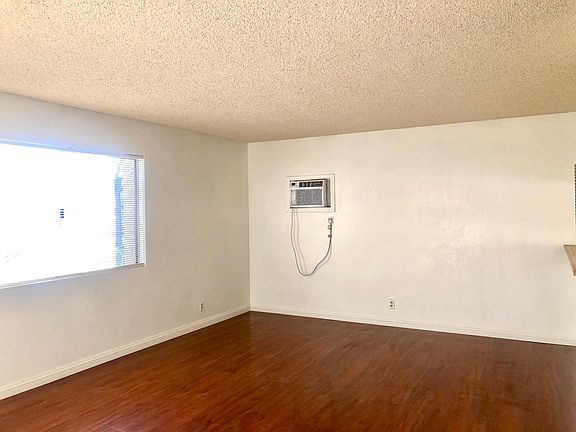 5th image of 1341 E 9th St APT 1