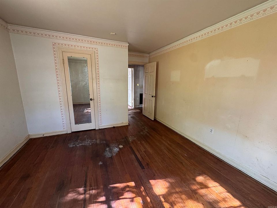 13th image of 3619 Ridge Rd