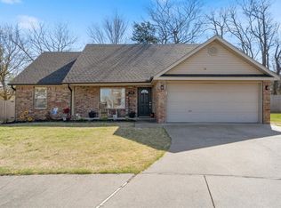 725 W Deer Lodge Ct, Siloam Springs, AR 72761