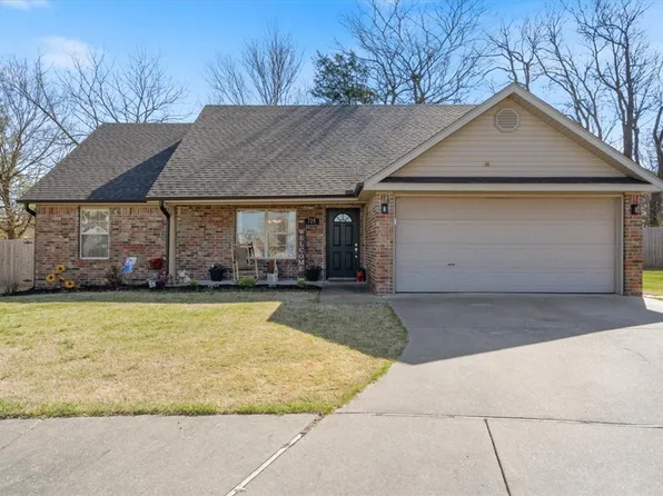 725 W Deer Lodge Ct, Siloam Springs, AR 72761