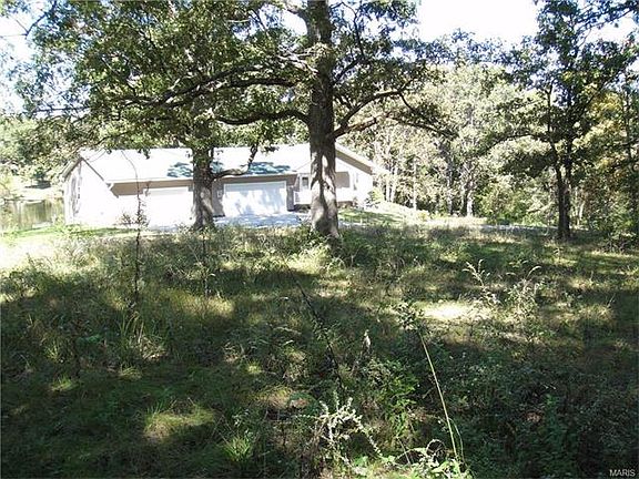 2nd image of 424 Arbor Ln