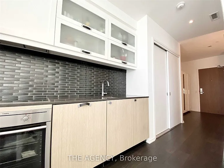 783 Bathurst St #718 — Photo 5