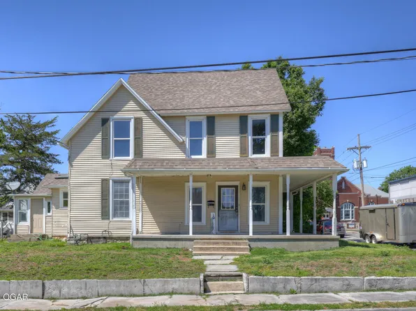 813 Lyon St, Carthage, MO 64836