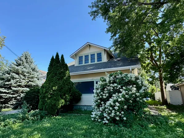 814 W 22nd St, Kearney, NE 68845