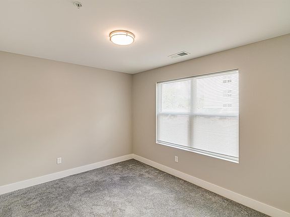 2nd image of 835 W Lake St Unit 21