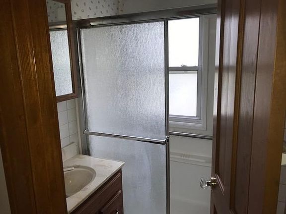 4th image of 1766 Lexington Ave NW