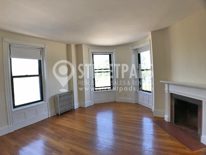 504 Beacon St — Photo 3