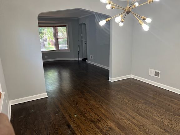 3rd image of 2631 N Melvina Ave