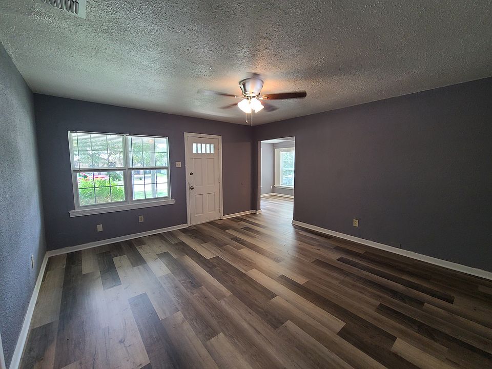 1st image of 233 Eureka Dr