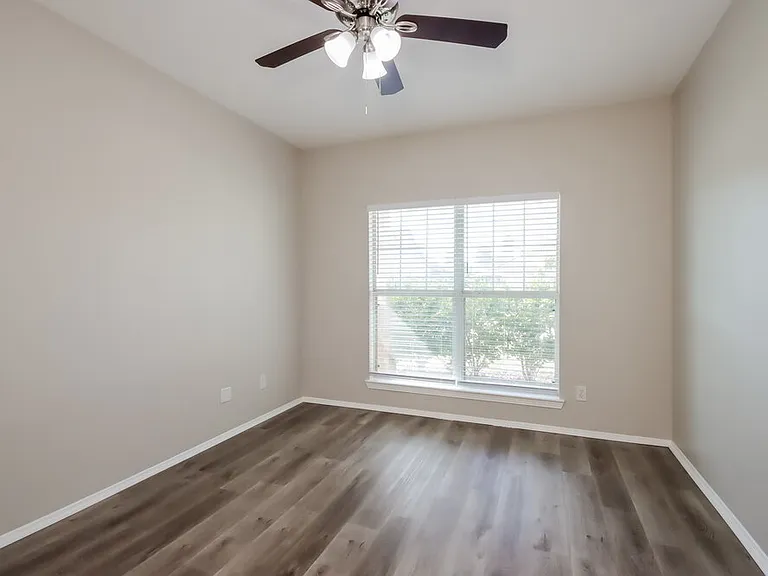 1089 Shadow Glenn Dr — Photo 13