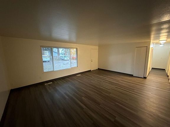 4th image of 848 Plymouth Dr NE APT 6