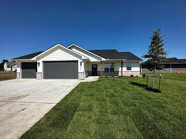 352 N Deer Run Ct, El Dorado, KS 67042