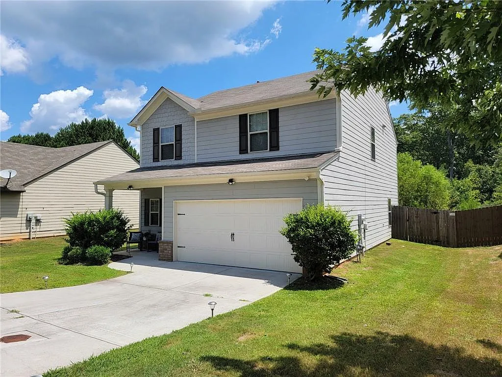 4 bed, 2.5 bath, 2076 sqft, $2,300 — Photo 3
