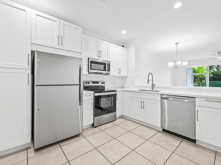 8024 Briantea Dr #8024 — Photo 12