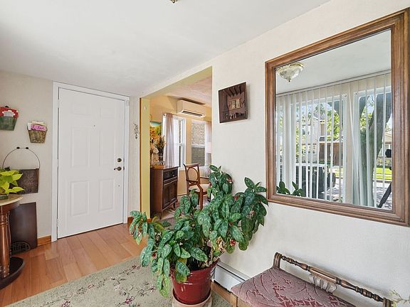 3rd image of 5426 N Natoma Ave