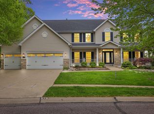275 Greycliff Bluff Dr, Saint Louis, MO 63129