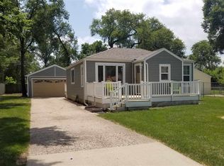 207 E Greenview Ave, Machesney Park, IL 61115