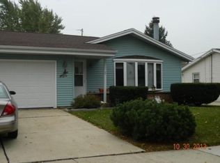 8717 Westbrook Dr, Sturtevant, WI 53177