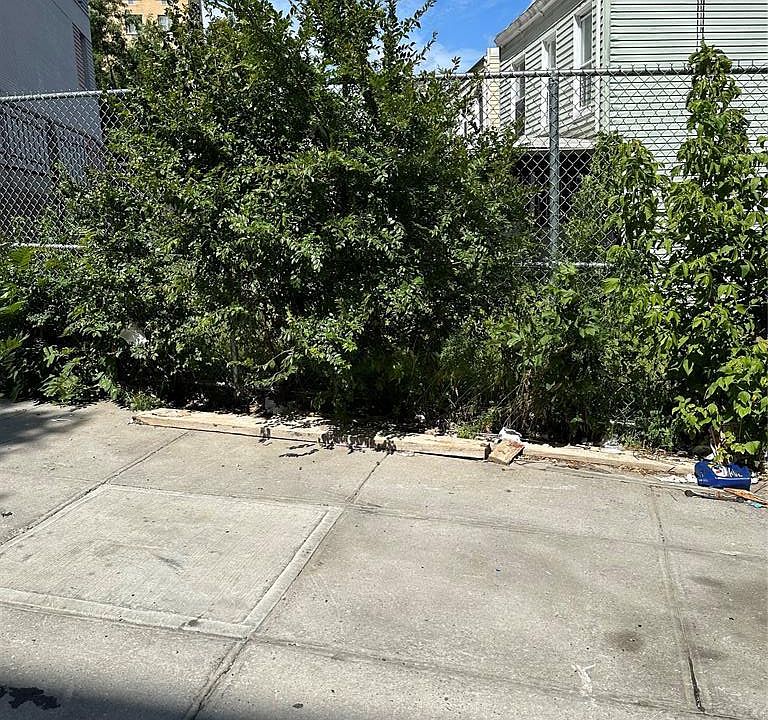 1st image of 1287 Shakespeare Avenue