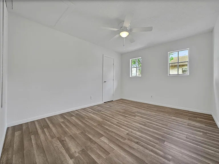 10006 Neuens Rd #1 — Photo 16