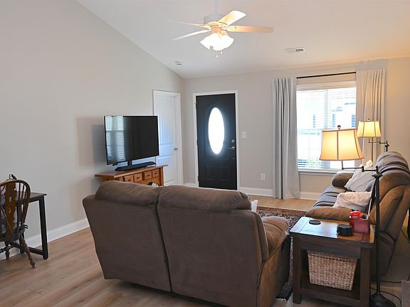 5th image of 233 MacArthur Dr.